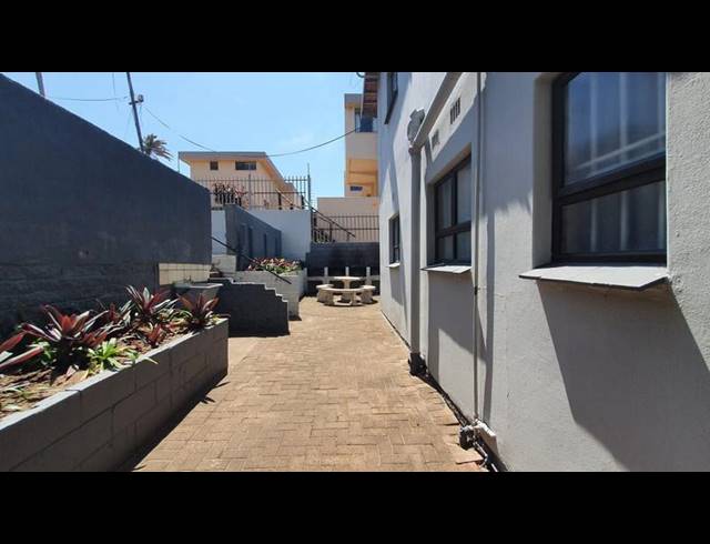 2 BEDROOM APARTMENT FOR SALE IN MANABA BEACH